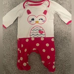 🎊Baby Items SALE! 🎊 Adorable printed newborn sleep/lounge outfit!
